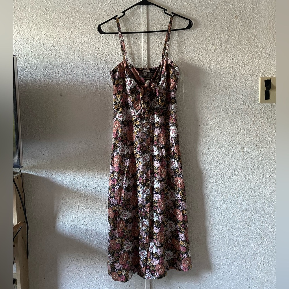 Floral Midi Dress w/ Keyhole front